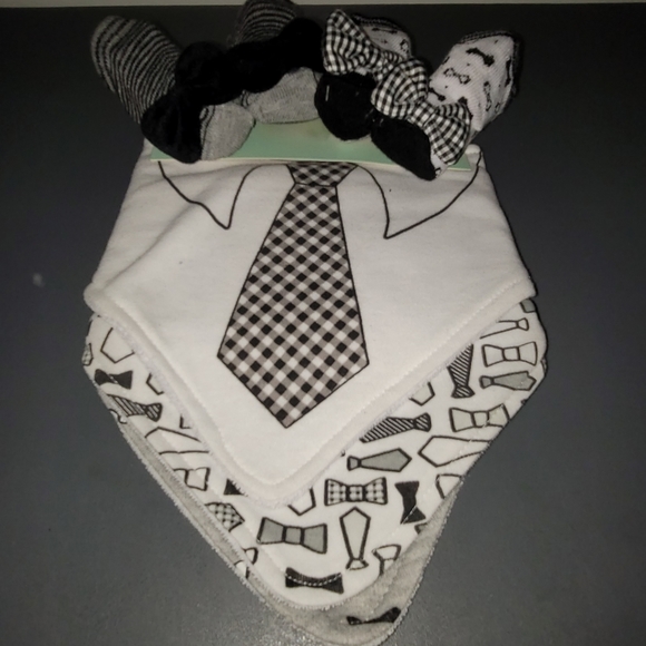 NWT Bibs and Socks with Ties and Bow Ties - Picture 4 of 9